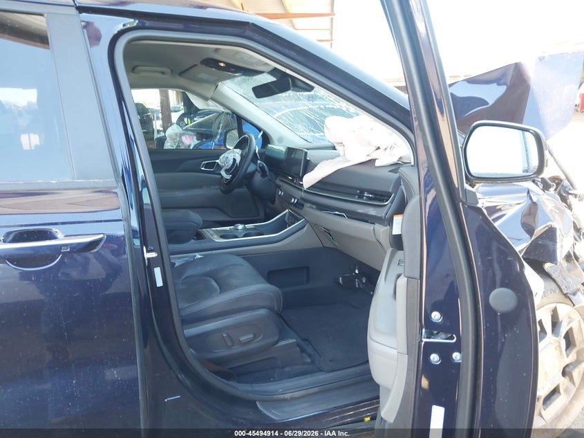 2025 KIA CARNIVAL MPV HYBRID auction photo 5