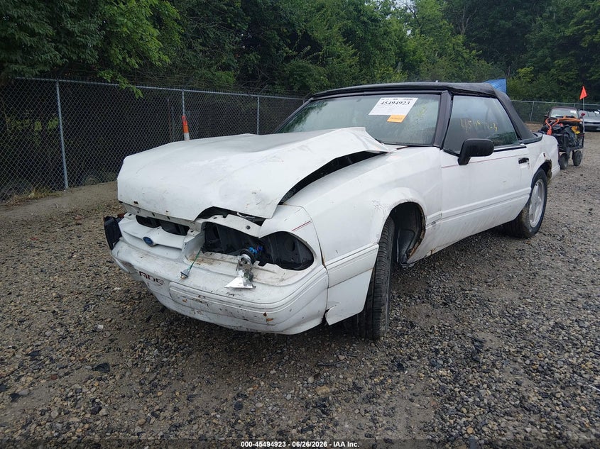 1992 FORD MUSTANG auction photo 2