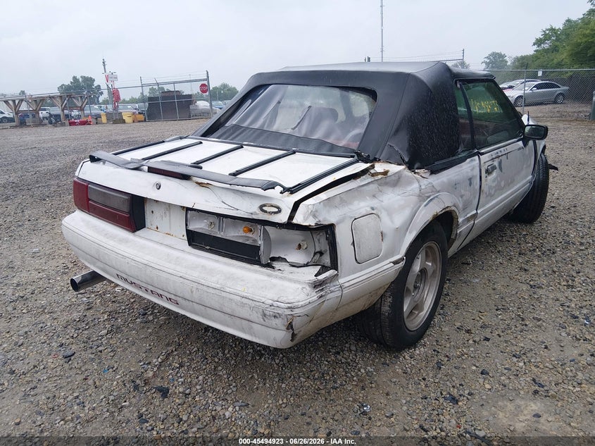 1992 FORD MUSTANG auction photo 4