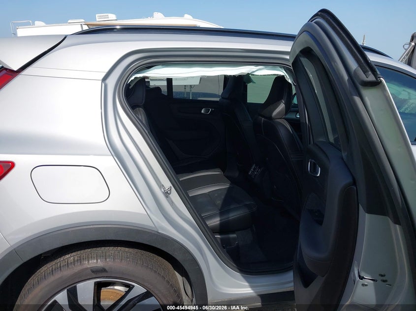 2023 Volvo Xc40 B5 Ultimate Dark Theme VIN: YV4L12UX1P2022761 Lot: 45494945