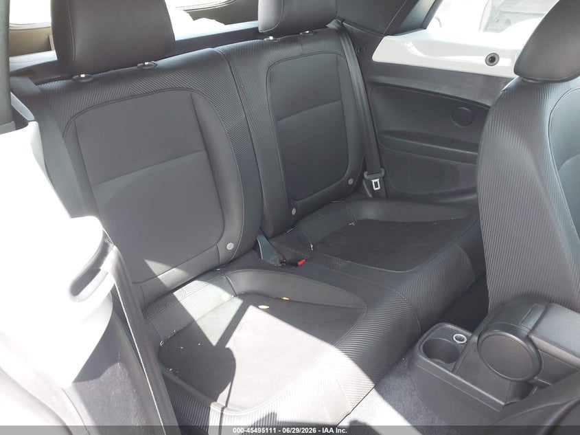 2018 Volkswagen Beetle 2.0T Coast/2.0T S/2.0T Se VIN: 3VW5DAAT9JM505085 Lot: 45495111