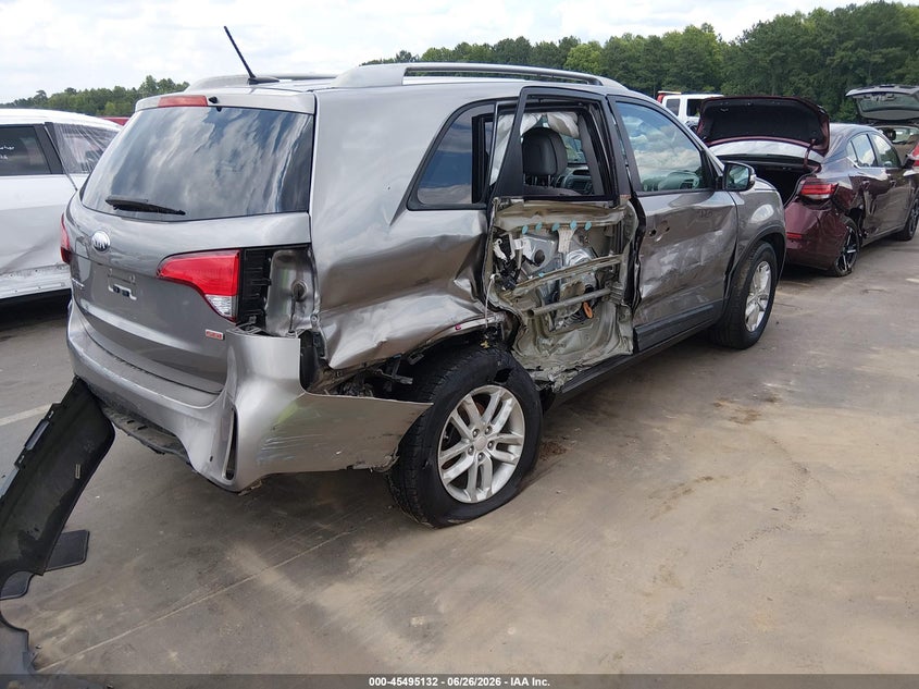 2015 KIA SORENTO auction photo 4