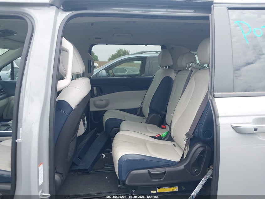 2025 KIA CARNIVAL MPV auction photo 8