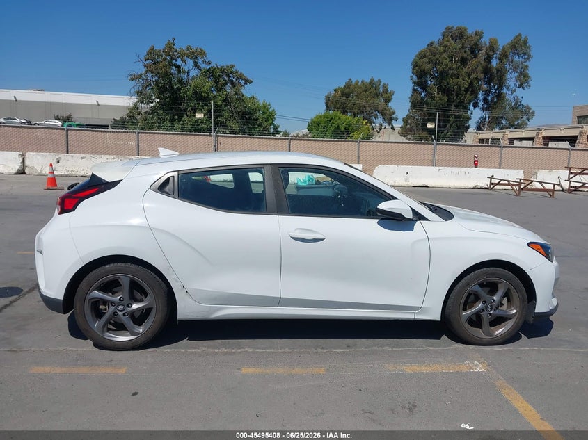 2020 Hyundai Veloster 2.0 VIN: KMHTG6AFXLU026841 Lot: 45495408