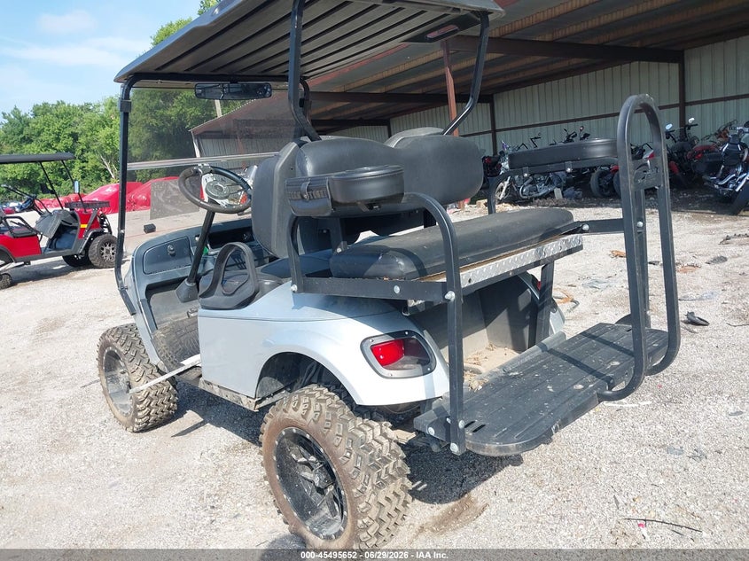 2016 E-Z-GO TXT 48 VOLT auction photo 3