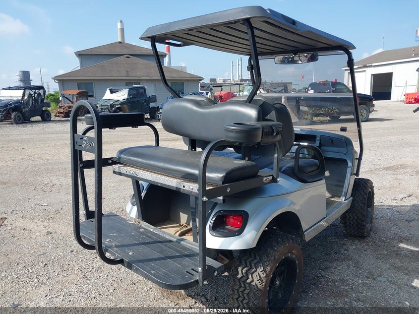 2016 E-Z-GO TXT 48 VOLT auction photo 4