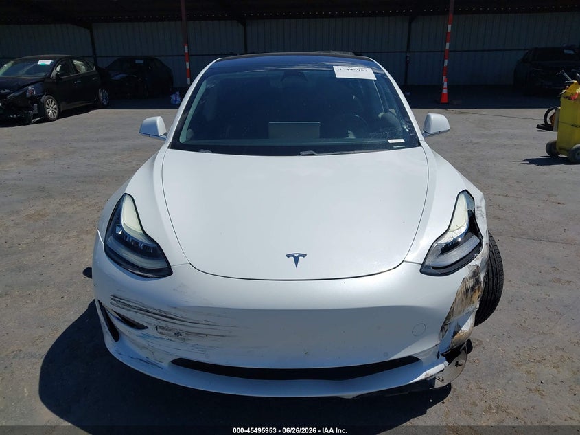 TESLA MODEL 3 - zdjęcie 11