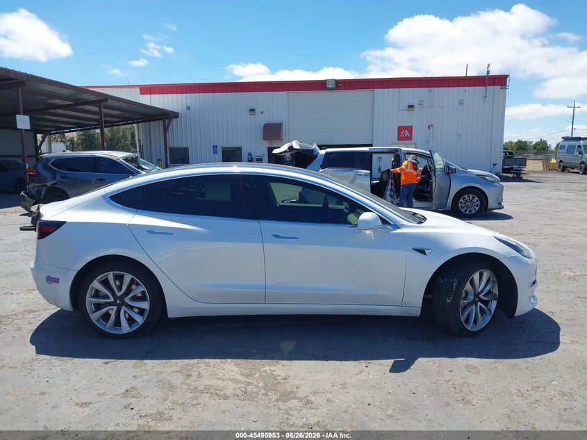 TESLA MODEL 3 - zdjęcie 12