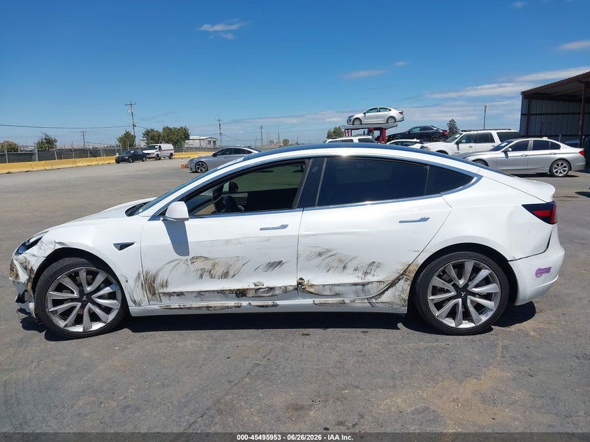 TESLA MODEL 3 - zdjęcie 13