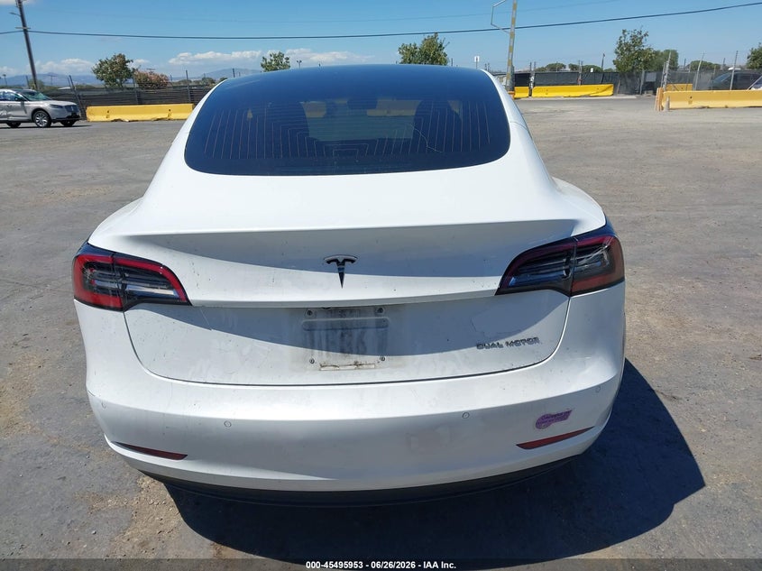 TESLA MODEL 3 - zdjęcie 15