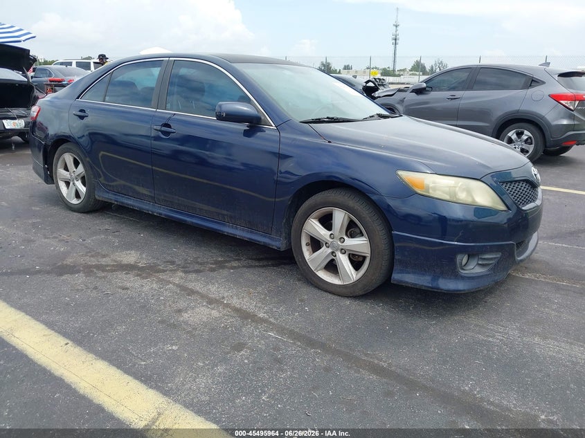 2011 TOYOTA CAMRY SE