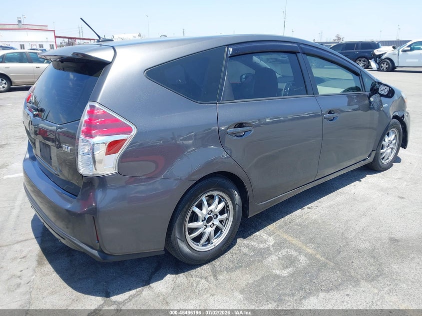 2016 TOYOTA PRIUS V auction photo 4