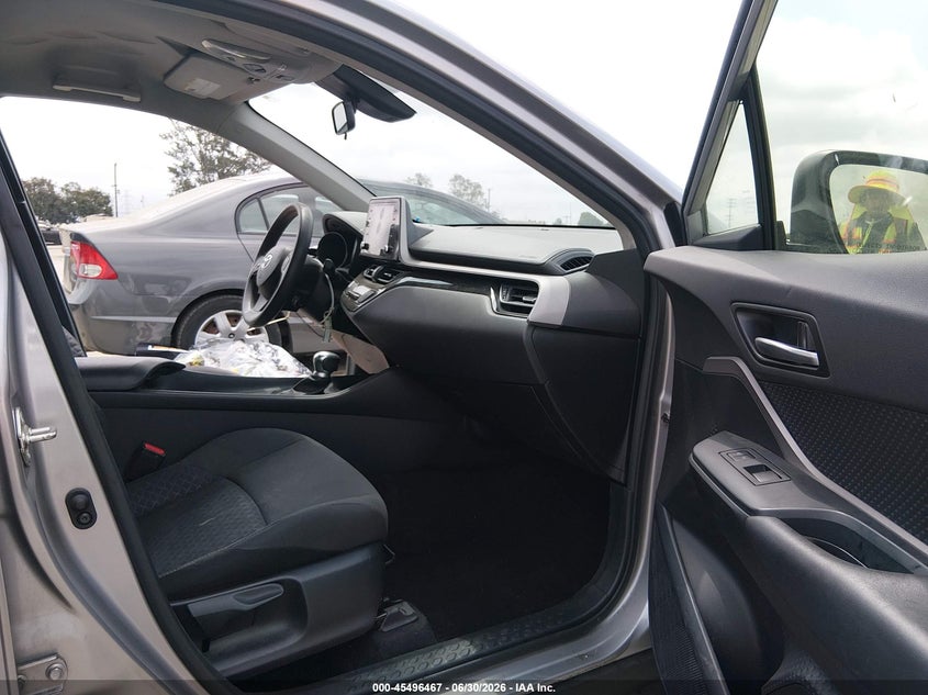 2020 TOYOTA C-HR auction photo 5
