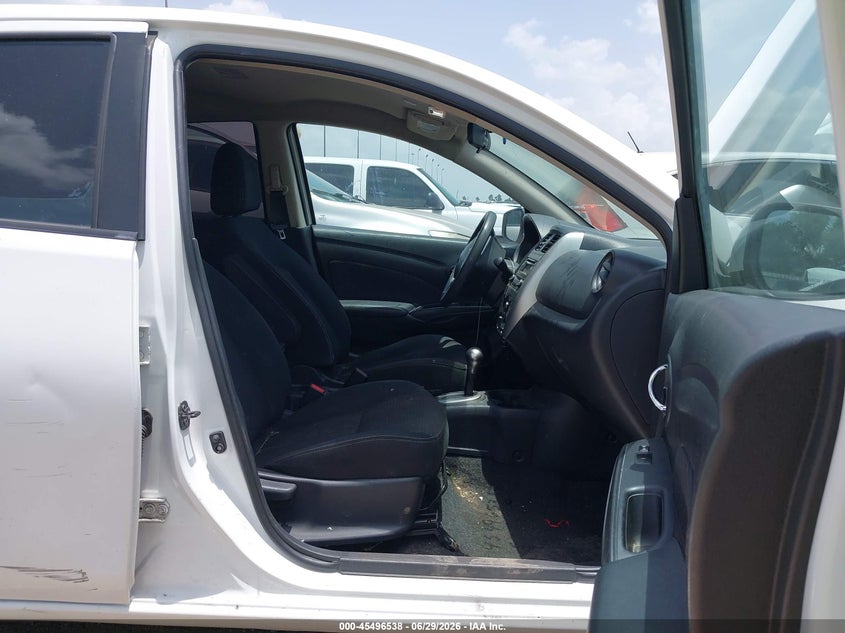 2016 NISSAN VERSA auction photo 5