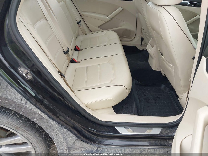2017 VOLKSWAGEN PASSAT auction photo 8