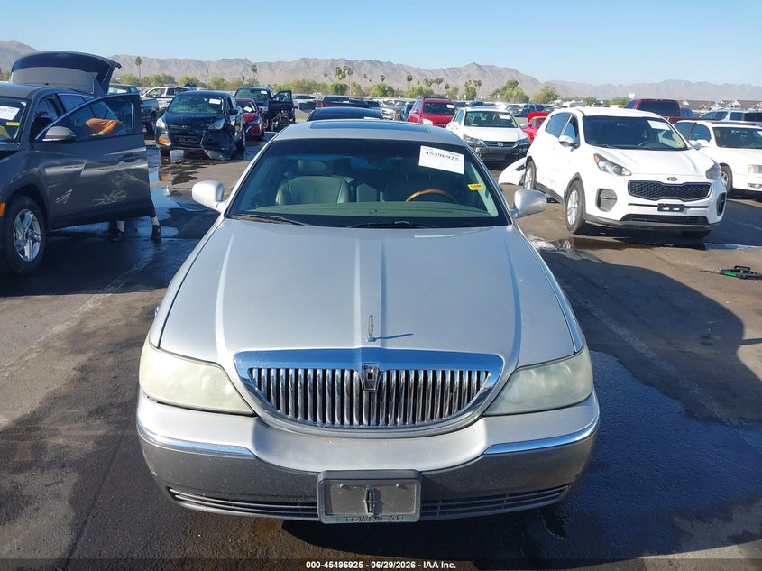 2004 Lincoln Town Car Ultimate VIN: 1LNHM83W34Y649929 Lot: 45496925