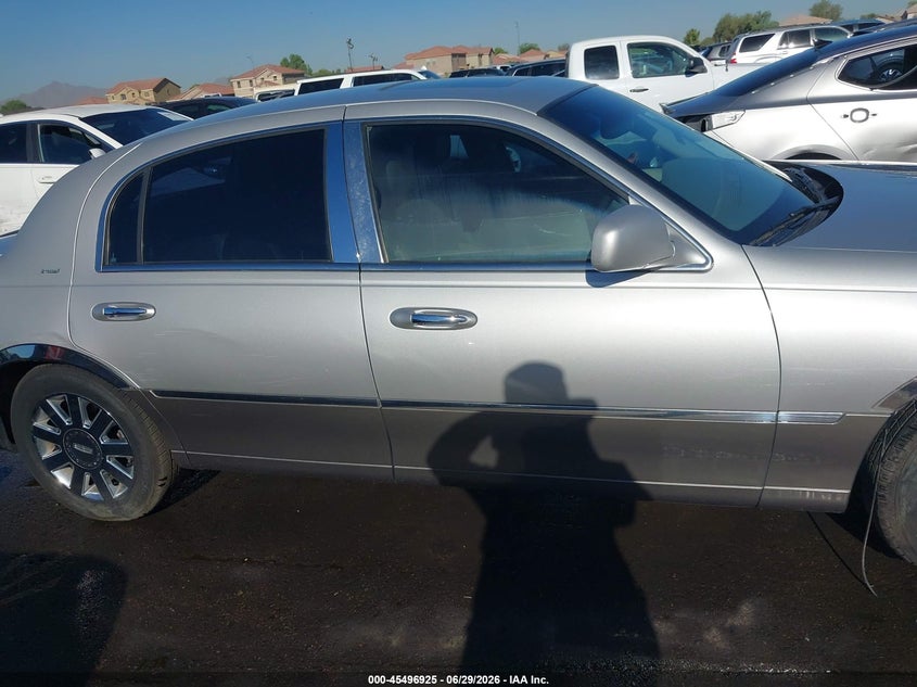 2004 Lincoln Town Car Ultimate VIN: 1LNHM83W34Y649929 Lot: 45496925