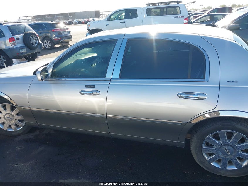 2004 Lincoln Town Car Ultimate VIN: 1LNHM83W34Y649929 Lot: 45496925