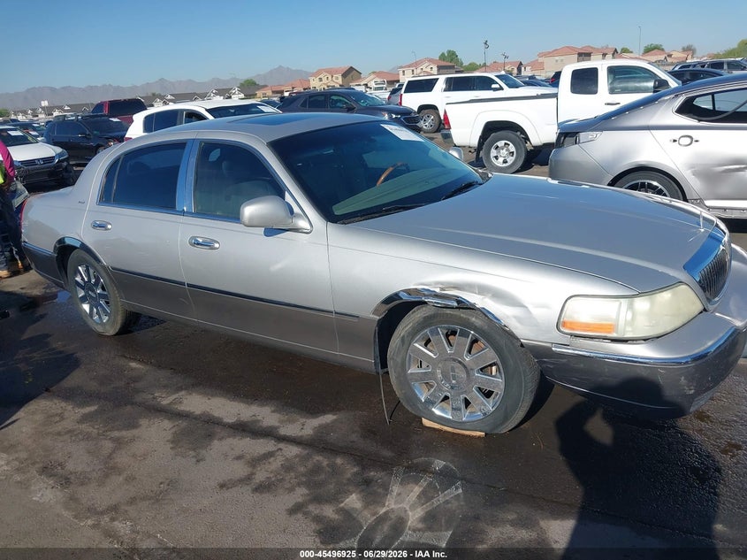 2004 Lincoln Town Car Ultimate VIN: 1LNHM83W34Y649929 Lot: 45496925