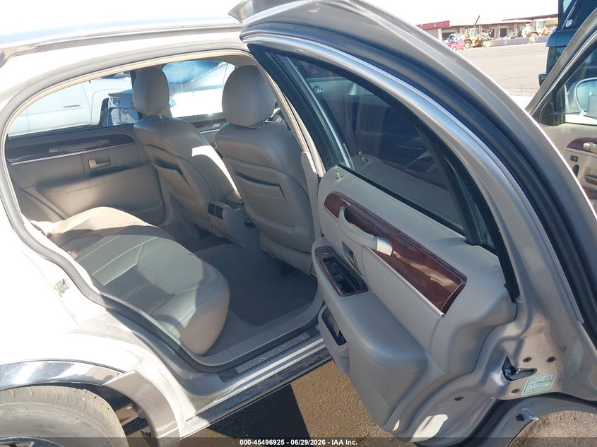 2004 Lincoln Town Car Ultimate VIN: 1LNHM83W34Y649929 Lot: 45496925