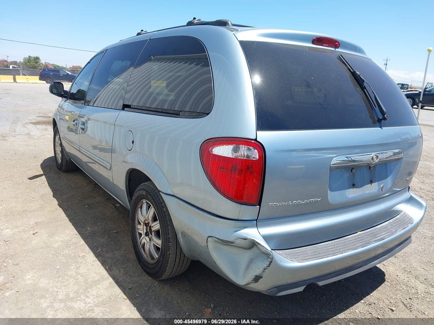 2005 CHRYSLER TOWN & COUNTRY auction photo 3