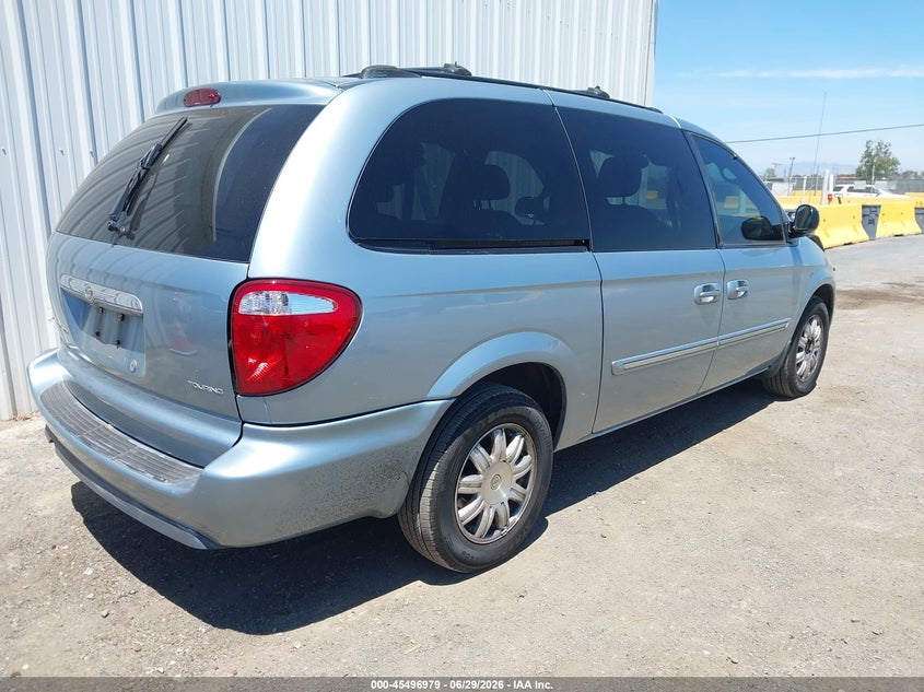 2005 CHRYSLER TOWN & COUNTRY auction photo 4