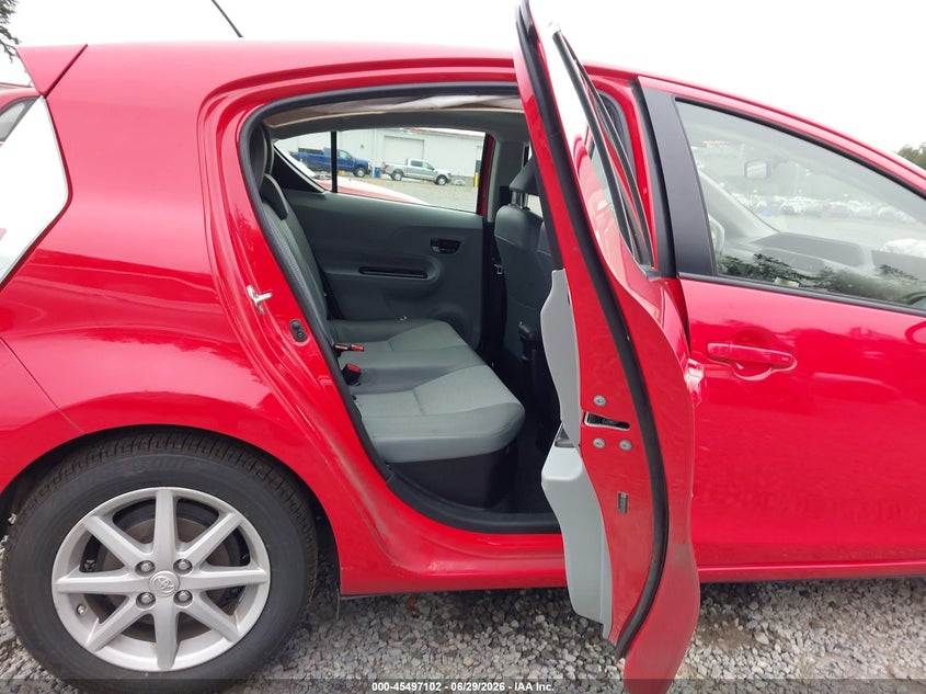 2013 Toyota Prius C Four VIN: JTDKDTB32D1052915 Lot: 45497102