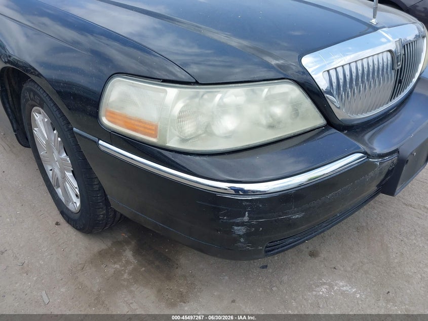 2011 Lincoln Town Car Signature Limited VIN: 2LNBL8CV9BX751717 Lot: 45497267