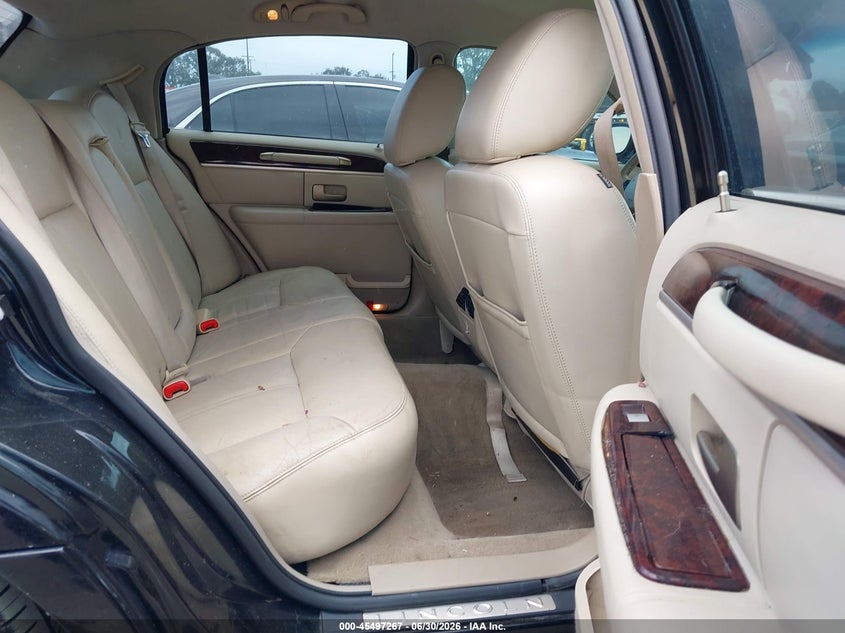 2011 Lincoln Town Car Signature Limited VIN: 2LNBL8CV9BX751717 Lot: 45497267