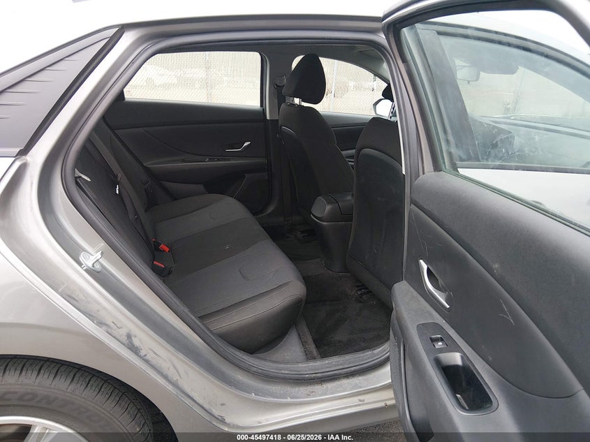 2023 HYUNDAI ELANTRA auction photo 8