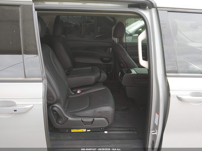 2026 KIA CARNIVAL MPV HYBRID auction photo 8
