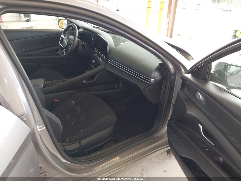 2023 HYUNDAI ELANTRA auction photo 5