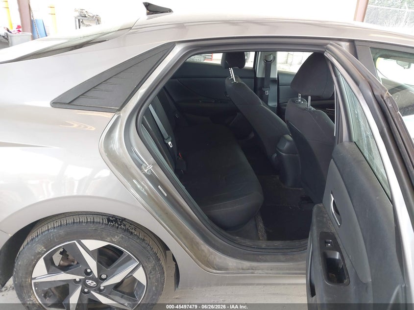 2023 HYUNDAI ELANTRA auction photo 8
