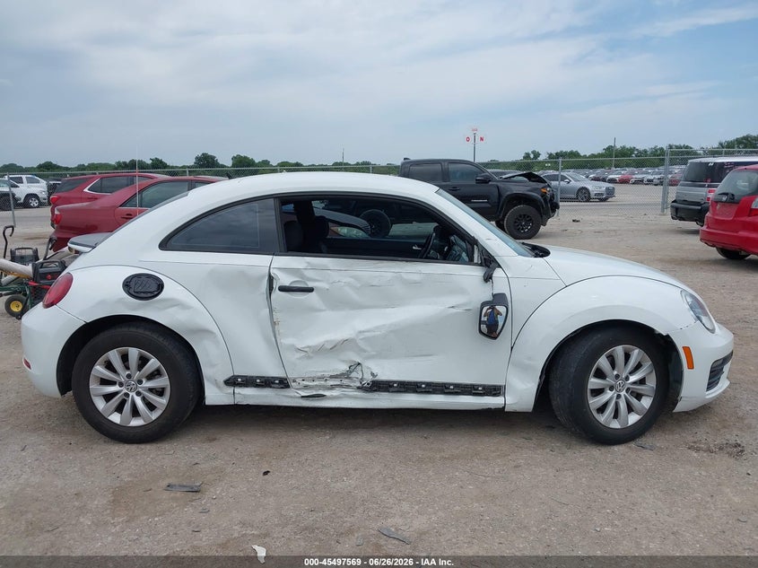 2018 Volkswagen Beetle 2.0T Coast/2.0T S VIN: 3VWFD7AT1JM714862 Lot: 45497569