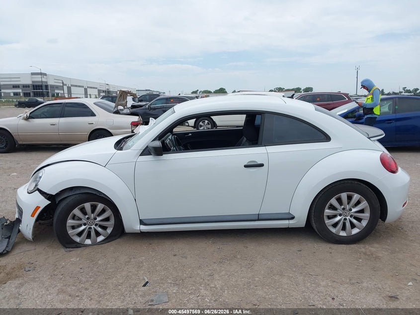 2018 Volkswagen Beetle 2.0T Coast/2.0T S VIN: 3VWFD7AT1JM714862 Lot: 45497569