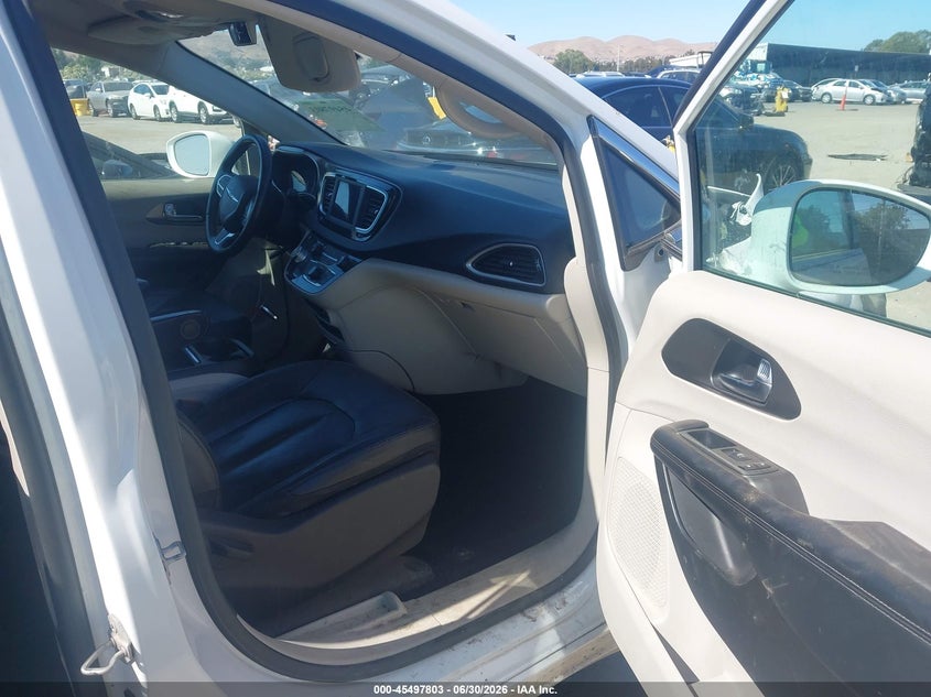 2020 CHRYSLER PACIFICA auction photo 5