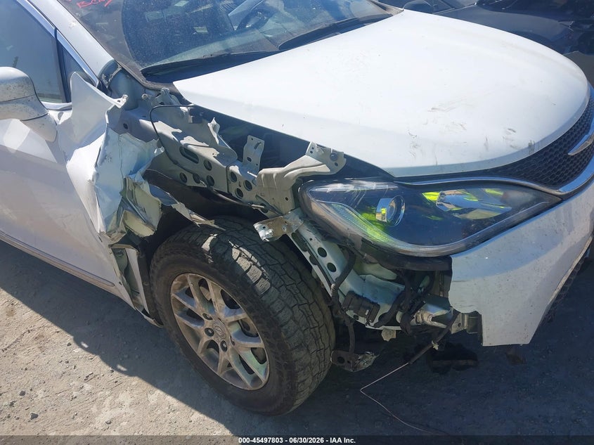 2020 CHRYSLER PACIFICA auction photo 6