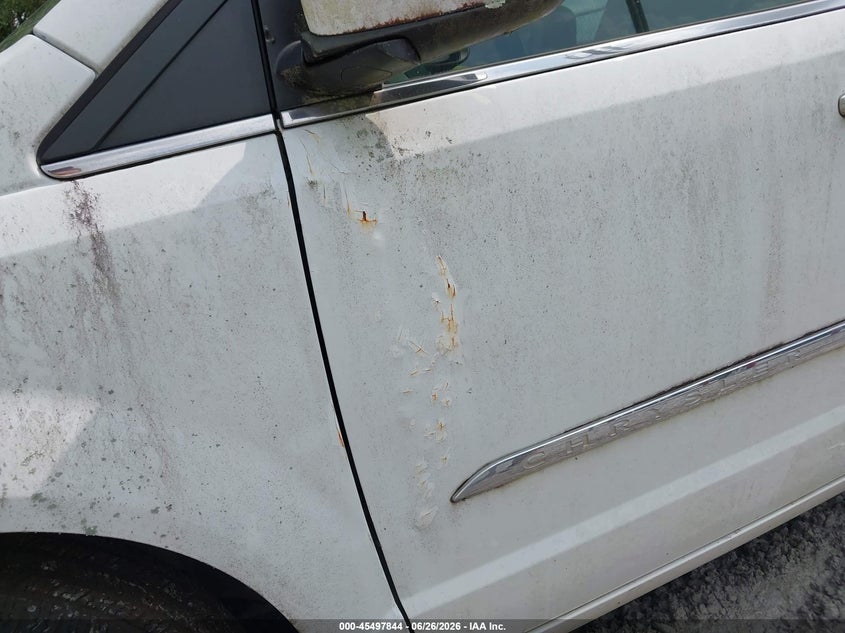 2014 CHRYSLER TOWN & COUNTRY auction photo 6