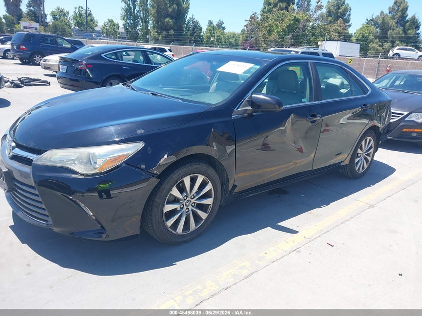2015 Toyota Camry, Левый бок, IAAI, VIN 4T1BF1FK2FU875258 — фото 2