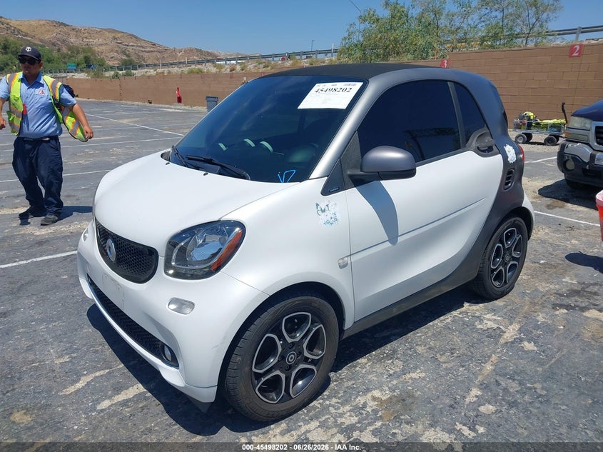 VIN: WMEFJ9BA2JK326410 2018 SMART FORTWO ELECTRIC DRIVE PASSION