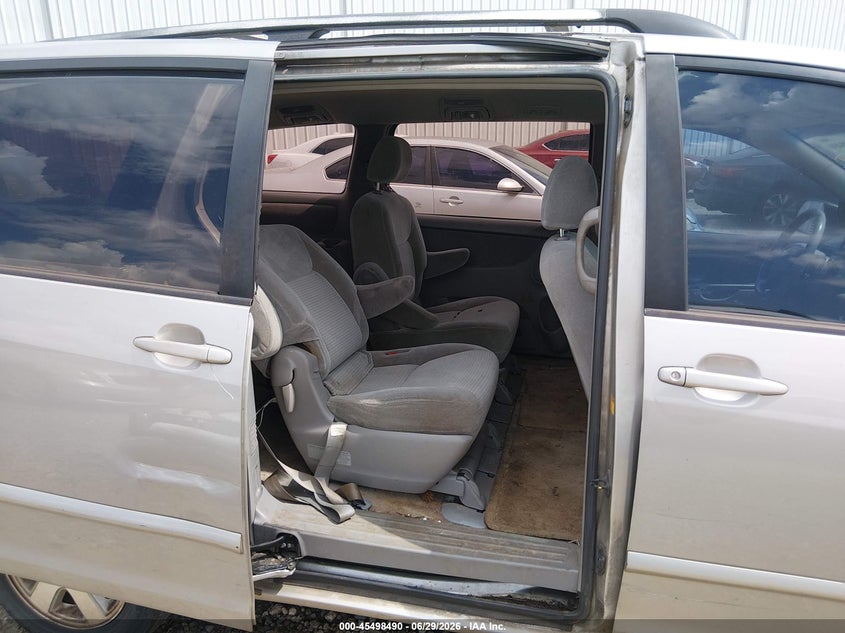 AtlanticExpress - Toyota Sienna