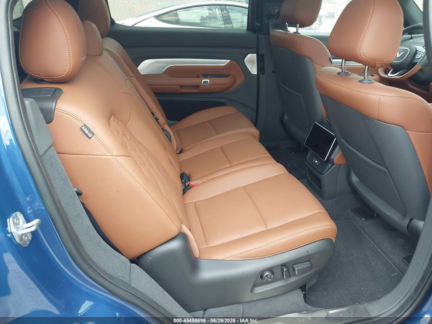 2024 VINFAST VF 9 auction photo 8