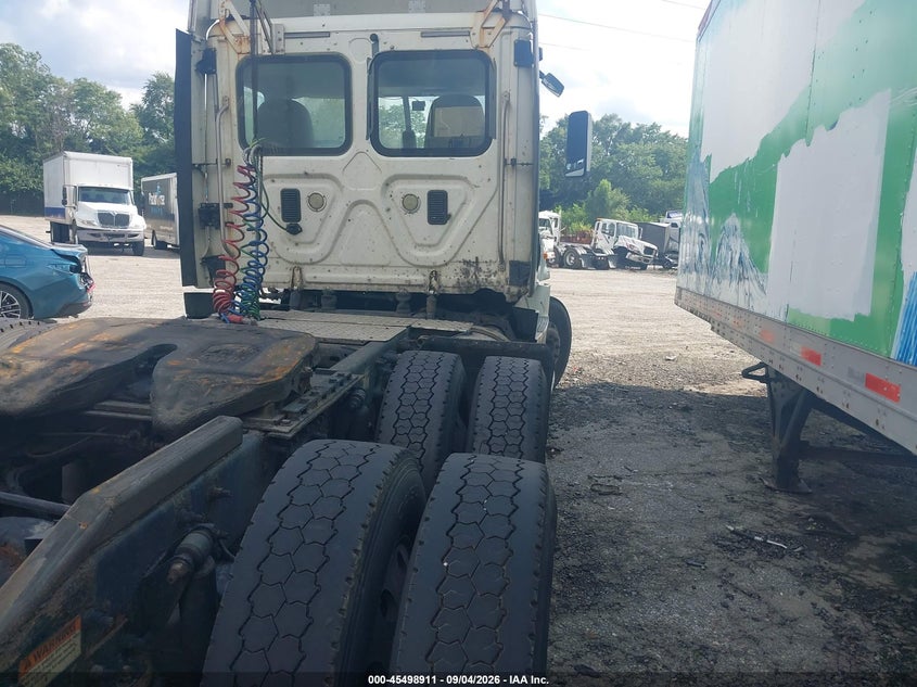 2013 FREIGHTLINER CASCADIA 125 auction photo 4
