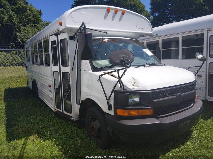 2004 Chevrolet Express Cutaway Base W/C7L/C7N