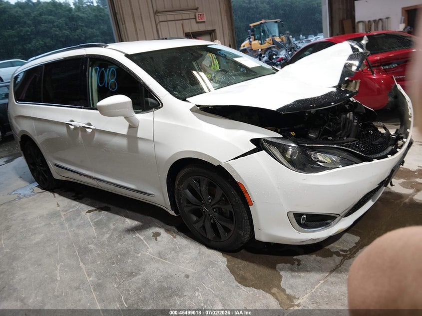 2017 CHRYSLER PACIFICA auction photo 1