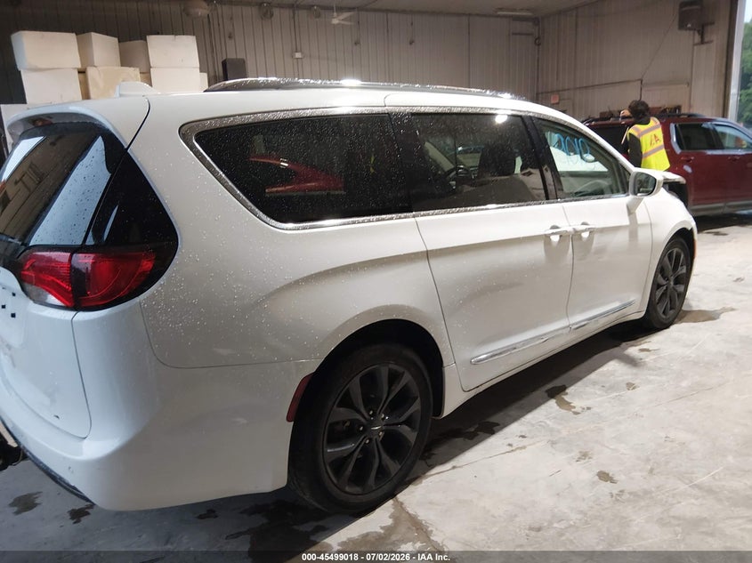 2017 CHRYSLER PACIFICA auction photo 4