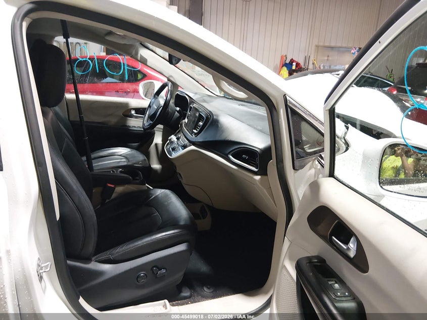 2017 CHRYSLER PACIFICA auction photo 5