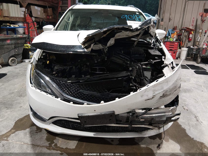 2017 CHRYSLER PACIFICA auction photo 6