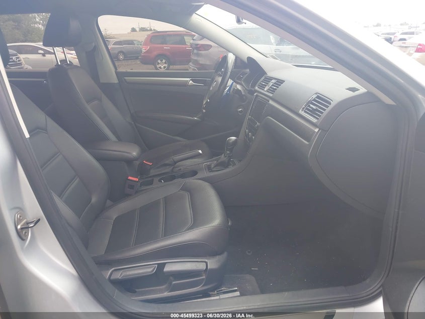 2017 VOLKSWAGEN PASSAT auction photo 5