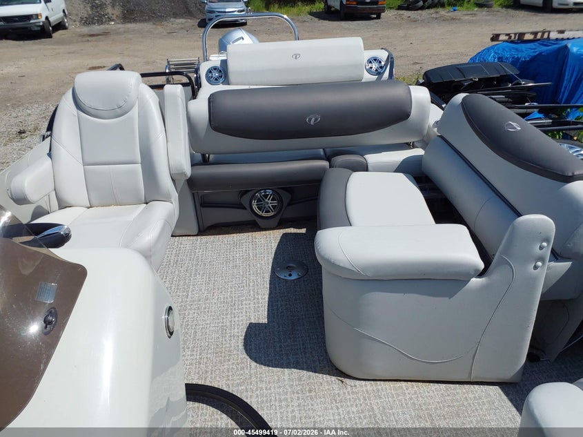2019 TAHOE PONTOON auction photo 8